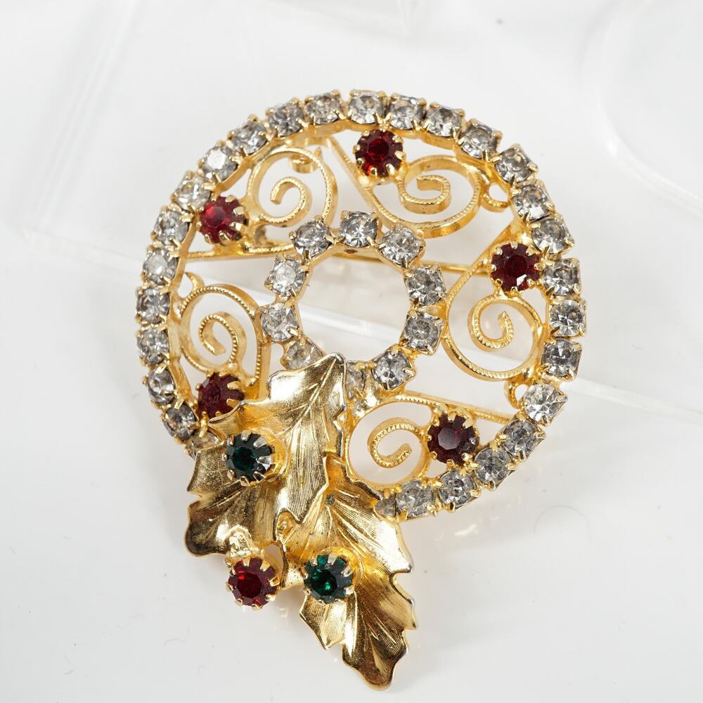 Vintage Christmas Rhinestone Wreath Brooch Gold-Tone Holly Holiday Glam